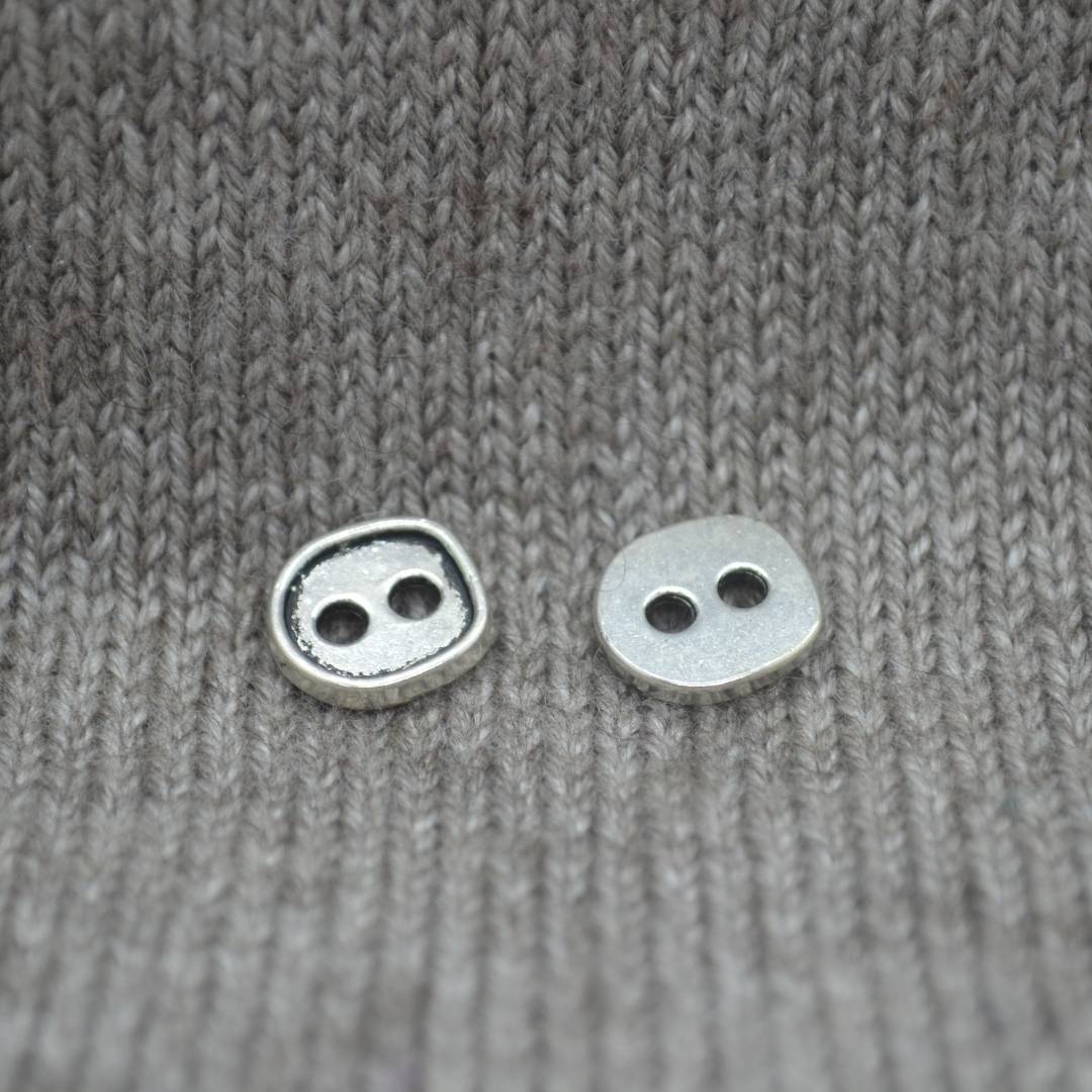 Two Hole button metal flat buttons in a zinc based alloy, antique silver, 13mm 12mm 4/8"