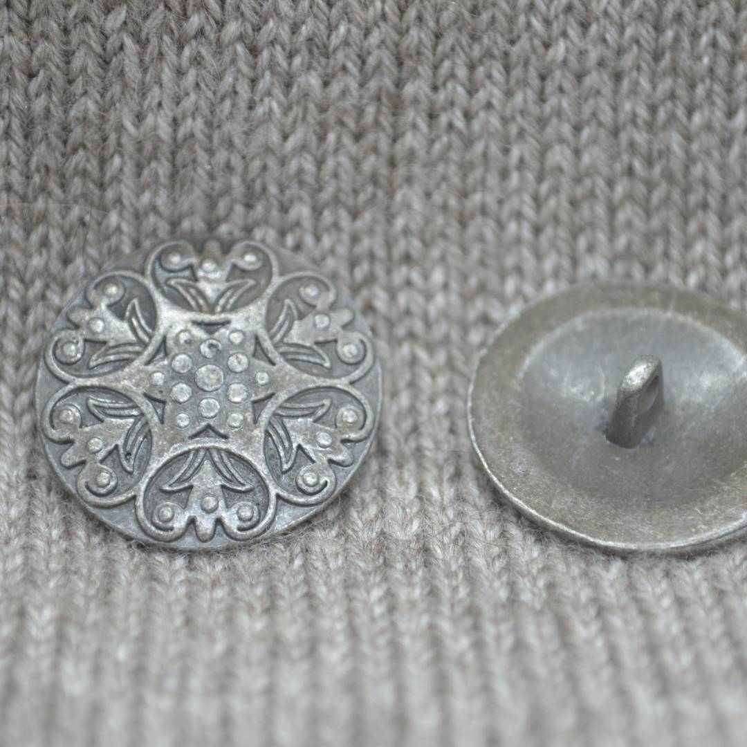 http://littlebarnstudio.ca/cdn/shop/products/Button00020-zinc_based_alloy_shank_button_dark_antique_silver_carved_flower_pattern_25mm_1inch-01.jpg?v=1621287128