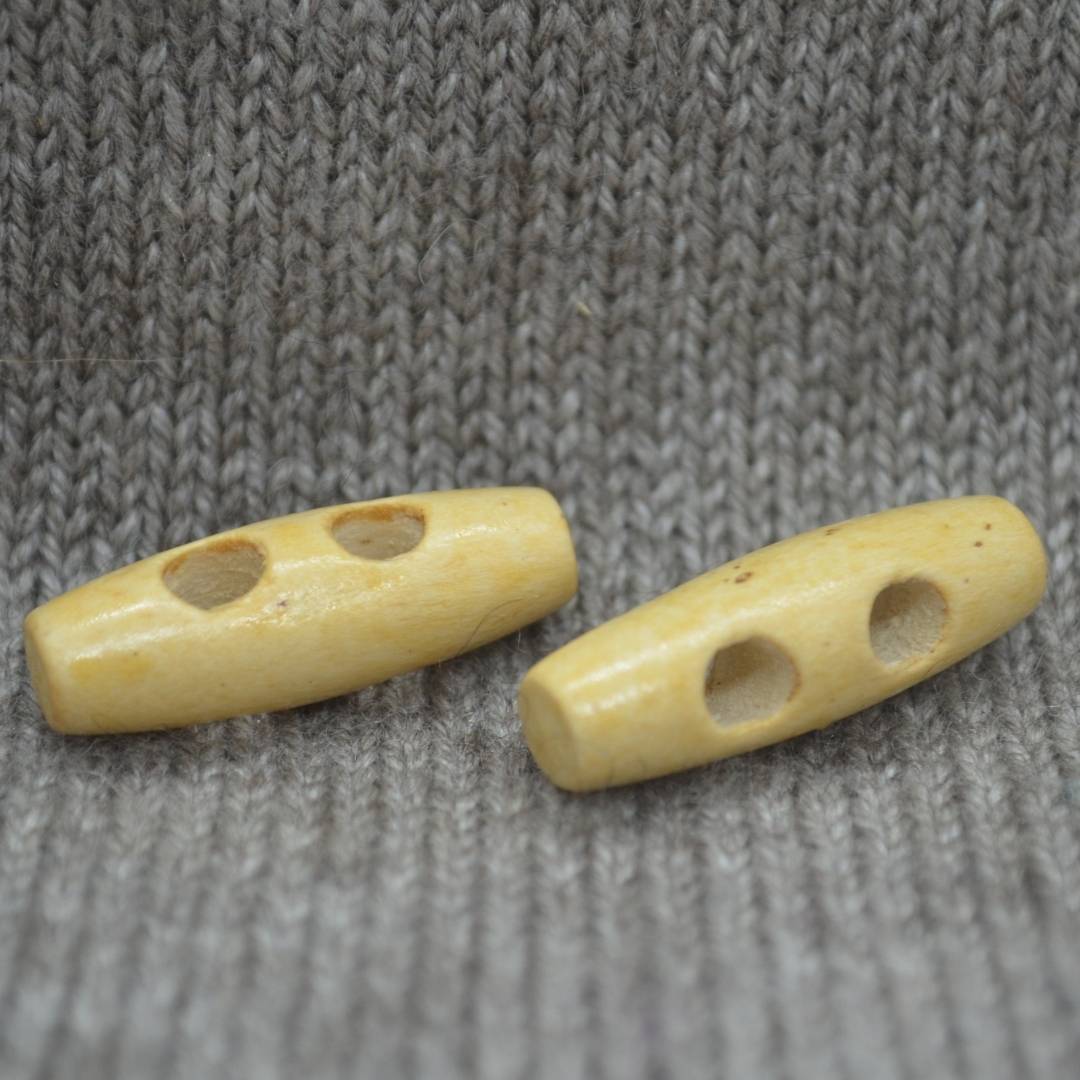 Wooden Toogle button, 30mm x 10mm 1 1/8" x 3/8"