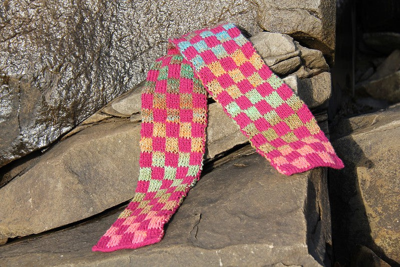 Mirror Mirror Scarf by Lucy Neatby - Digital Pattern