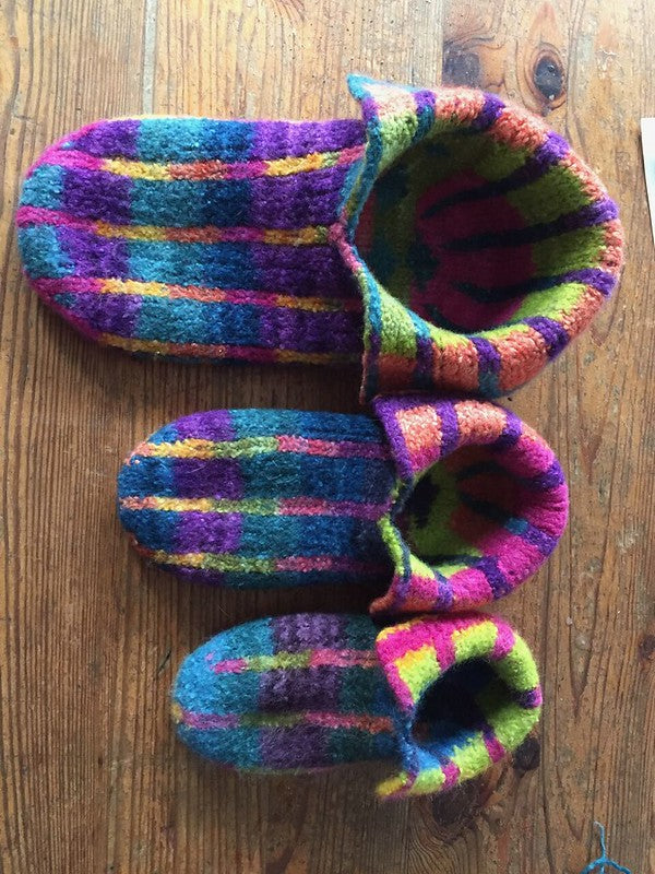 Chaussons Serendipity DK par Lucy Neatby | Patron numérique