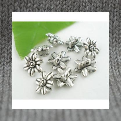 Flower metal shank buttons in a zinc based alloy, silver, 2 holes, 14mm 4/8"