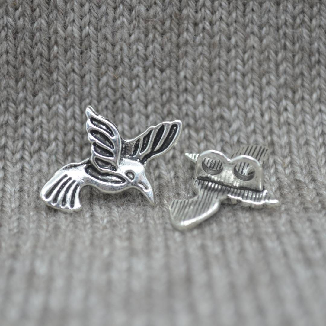 Bird metal shank buttons in a zinc based alloy, antique silver, 24mm 19mm 1inch 6/8"