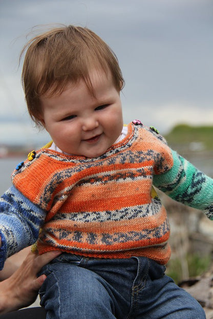 Pull céleste pour les petites personnes par Lucy Neatby - Patron numérique