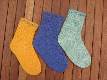 Double Diamond Socks by Lucy Neatby | Digital Pattern