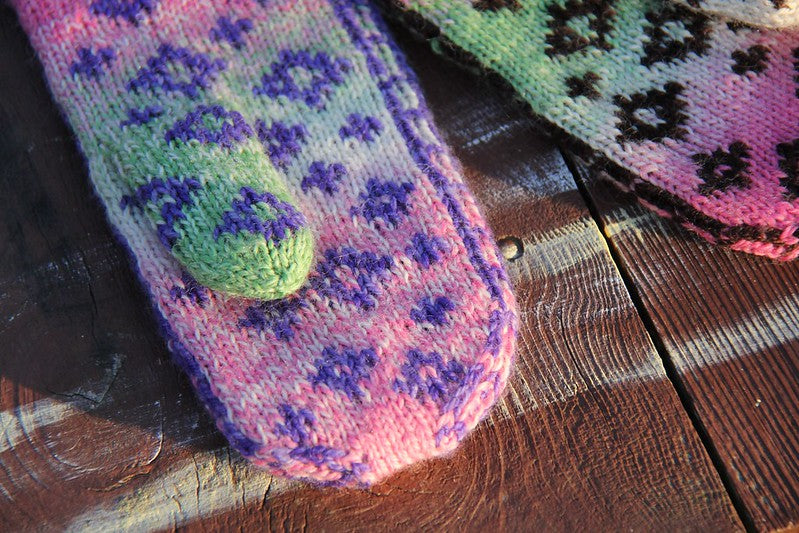 Happy Stitch Mittens by Lucy Neatby | Digital Pattern