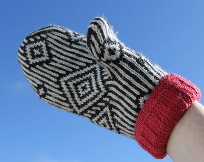 Paradoxical Mittens by Lucy Neatby | Digital Pattern