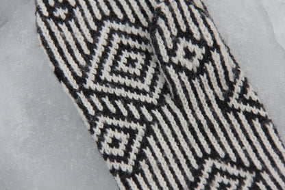 Paradoxical Mittens by Lucy Neatby | Digital Pattern