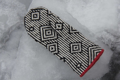 Paradoxical Mittens by Lucy Neatby | Digital Pattern