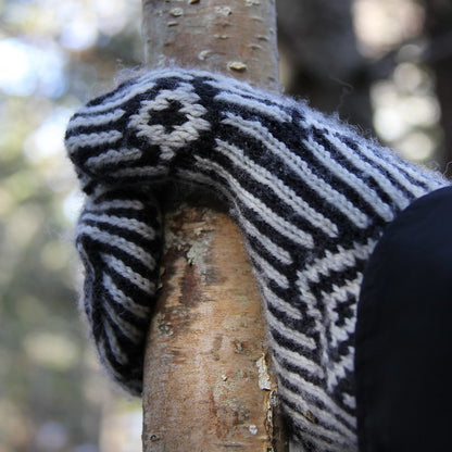 Paradoxical Mittens by Lucy Neatby | Digital Pattern