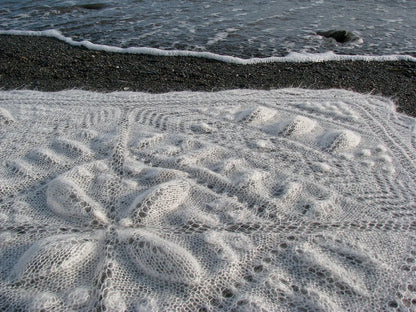 Châle Poinsettia par Lucy Neatby - Modèle numérique